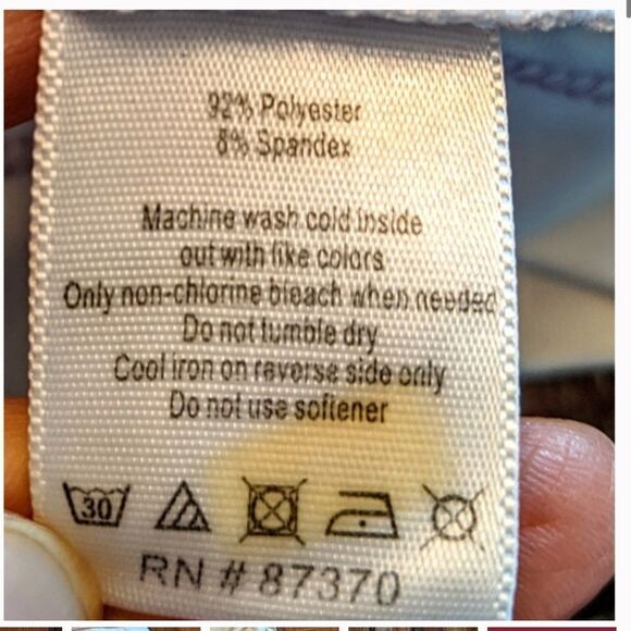 ✨ALO White CoolFit V-Neck Yoga Tank✨ - Picture 6 of 7